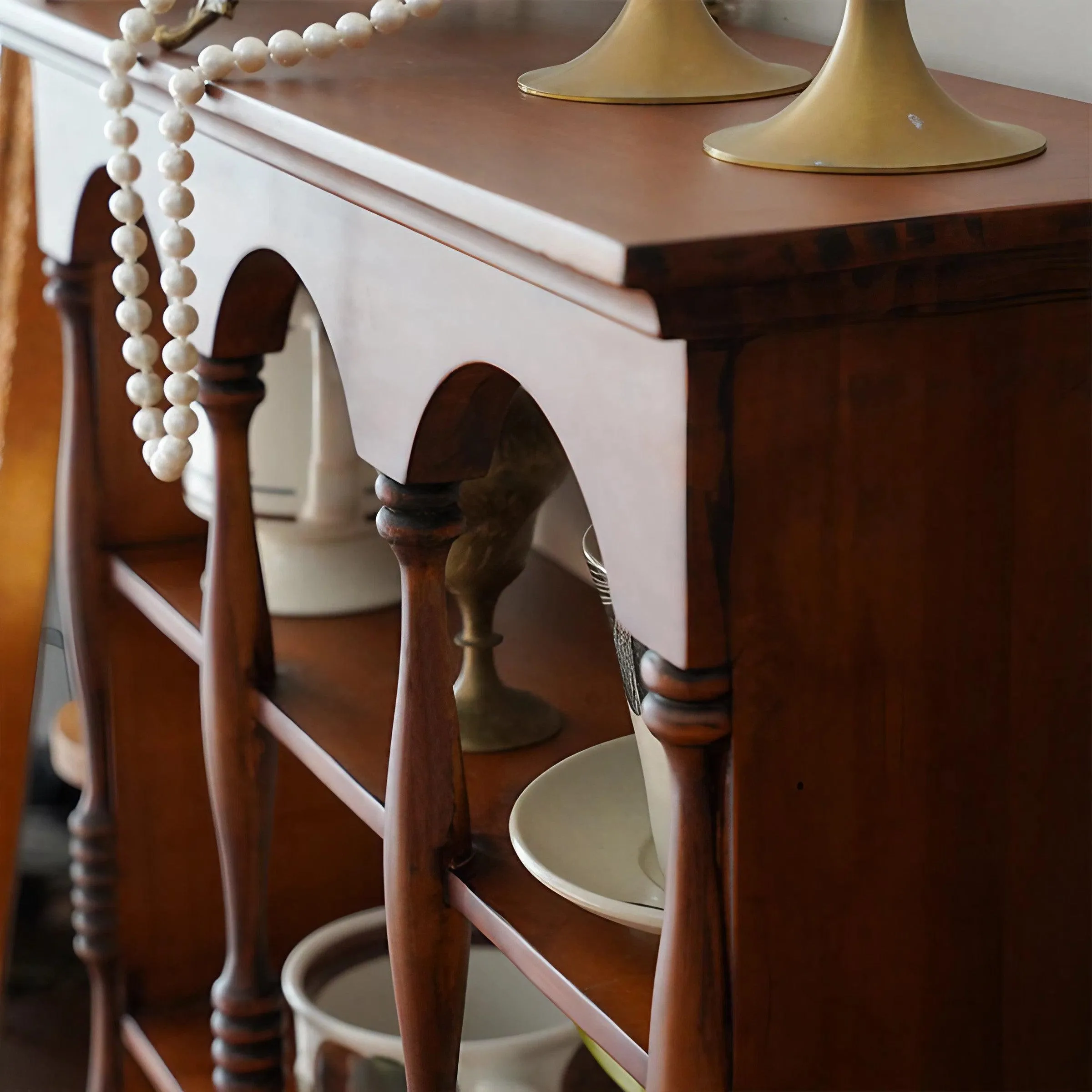 Vintage Solid Wood Shelf/Cup Storage Rack/Wall-Mounted Figurine Display Rack